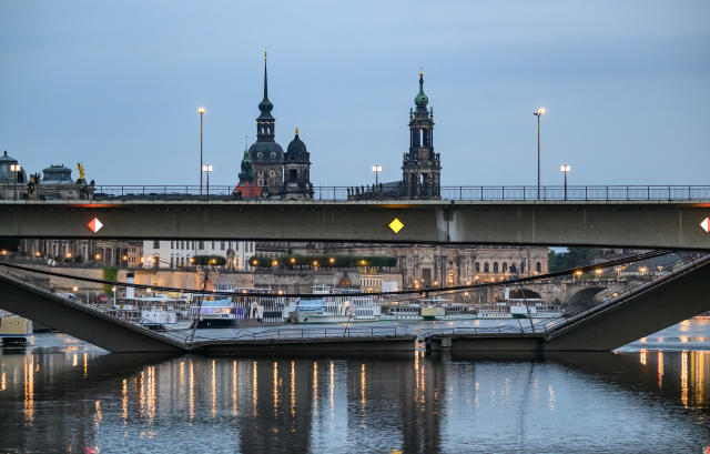 Teile der carolabrücke eingestürzt