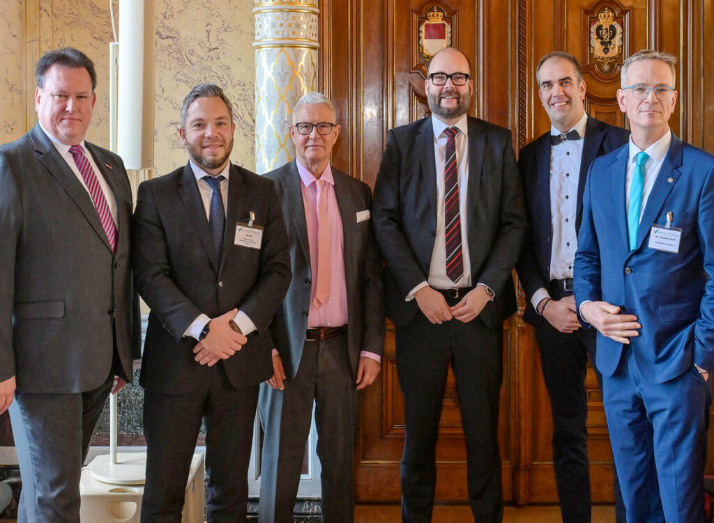 Vertreter des Steuerberaterverband Sachsen auf einem Gruppenbild