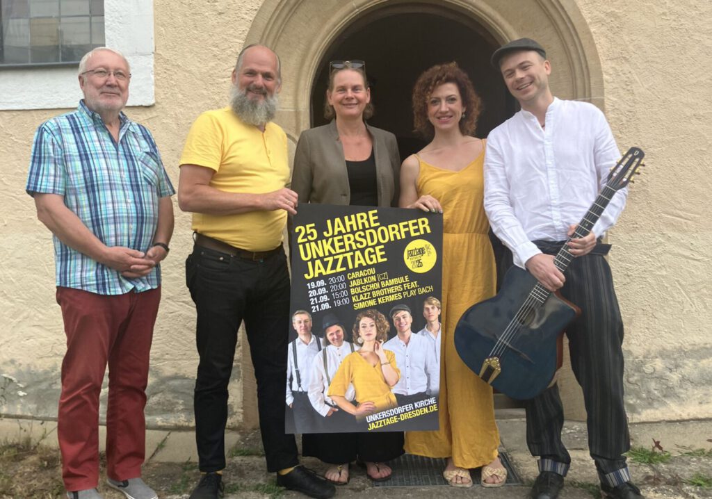 Otfried Kotte (73), Kilian Forster (57), Tanja Grandmontagne (55) mit Jana Pöche (36) und Frank Schlüter (33) von der Band Carcou, die das Eröffnungskonzert der Unkersdorfer Jazztage spielen wird
