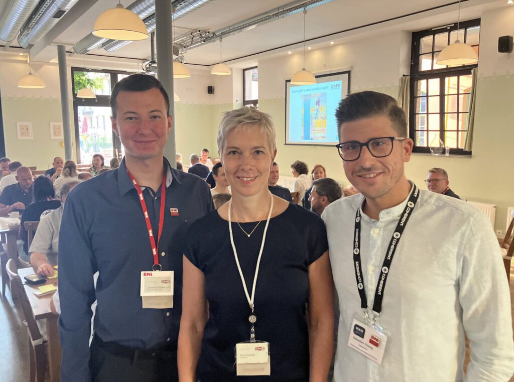v.l.n.r. Rechtsanwalt Johann Ostermiller, Anja Rücker und Chapterdirektor Sebastian Thonig