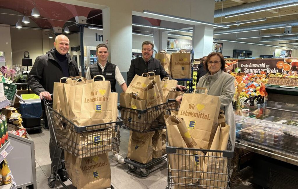EDEKA-Markt in Torgau spendet 80 Lebensmitteltüten an die örtliche Tafel