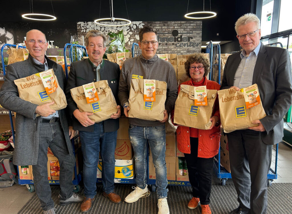 v.l.n.r. Peter Zilles, Vorsitzender der Tafel Bayern e. V., Stephan Trutschler, Vorsitzender der Tafel Sachsen e. V., Patrik Schneider, Marktbetreiber, Ingrid Heinritzi-Martin, 1. Vorstandvorsitzende der Tafel Bayreuth, Thomas Ebersberger, Oberbürgermeister von Bayreuth