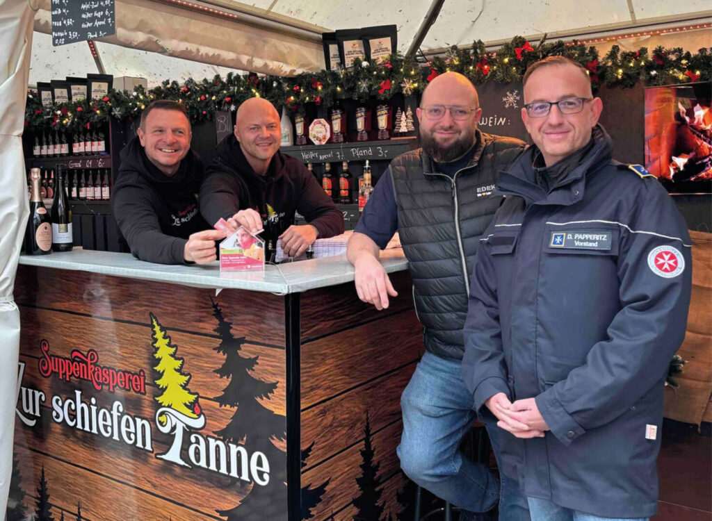 Der Benefiz Cup Dresden unterstützt Lacrima und EDEKA Griephan nach dem Diebstahl der Pfandbon-Spende. Solidarische Hilfe auf dem Augustusmarkt.