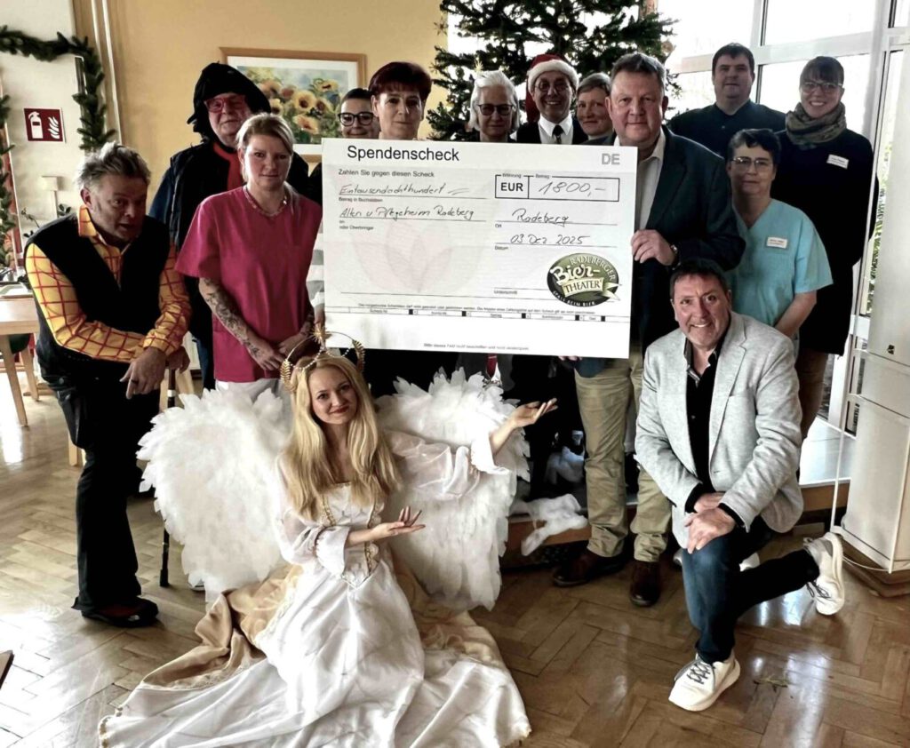 Spendenscheck übergabe Radeberger Biertheater