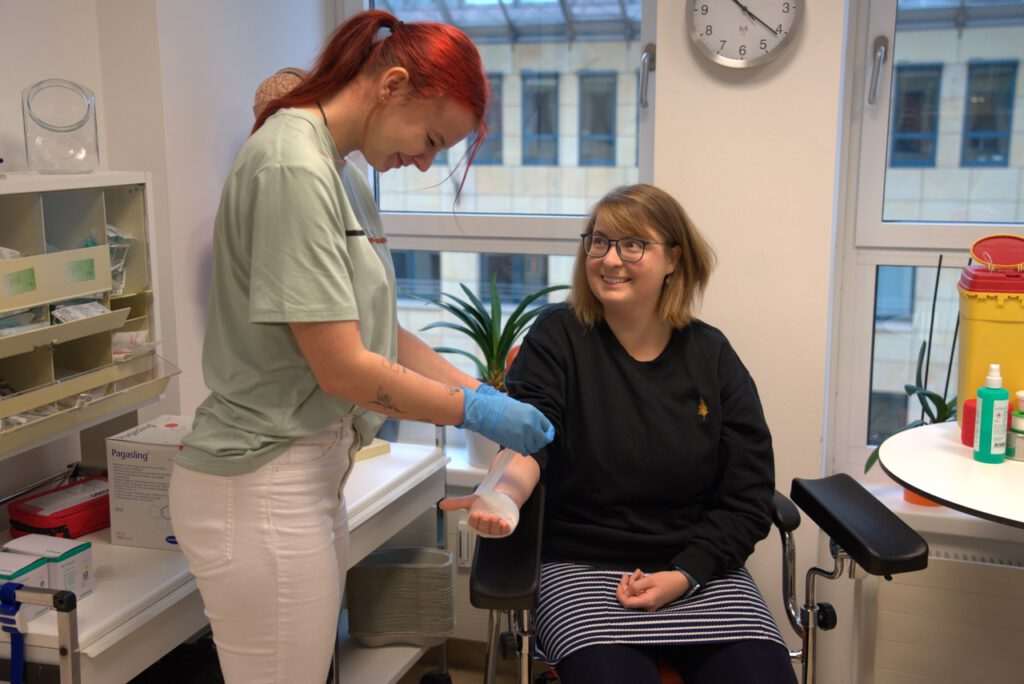 Praxisnah und ohne Blockunterricht in den Beruf starten Adolph-Kolping-Schule bietet freie Ausbildungsplätze für Medizinische Fachangestellte