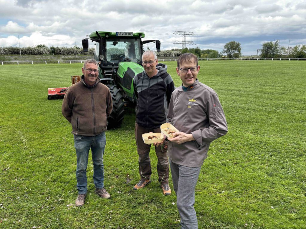 Großes Bautzener Reitturnier: Turnierleiter Martin Sämann (53), Platzwart Bernd Franzke (66) und Dorfbäckermeister Stefan Richter