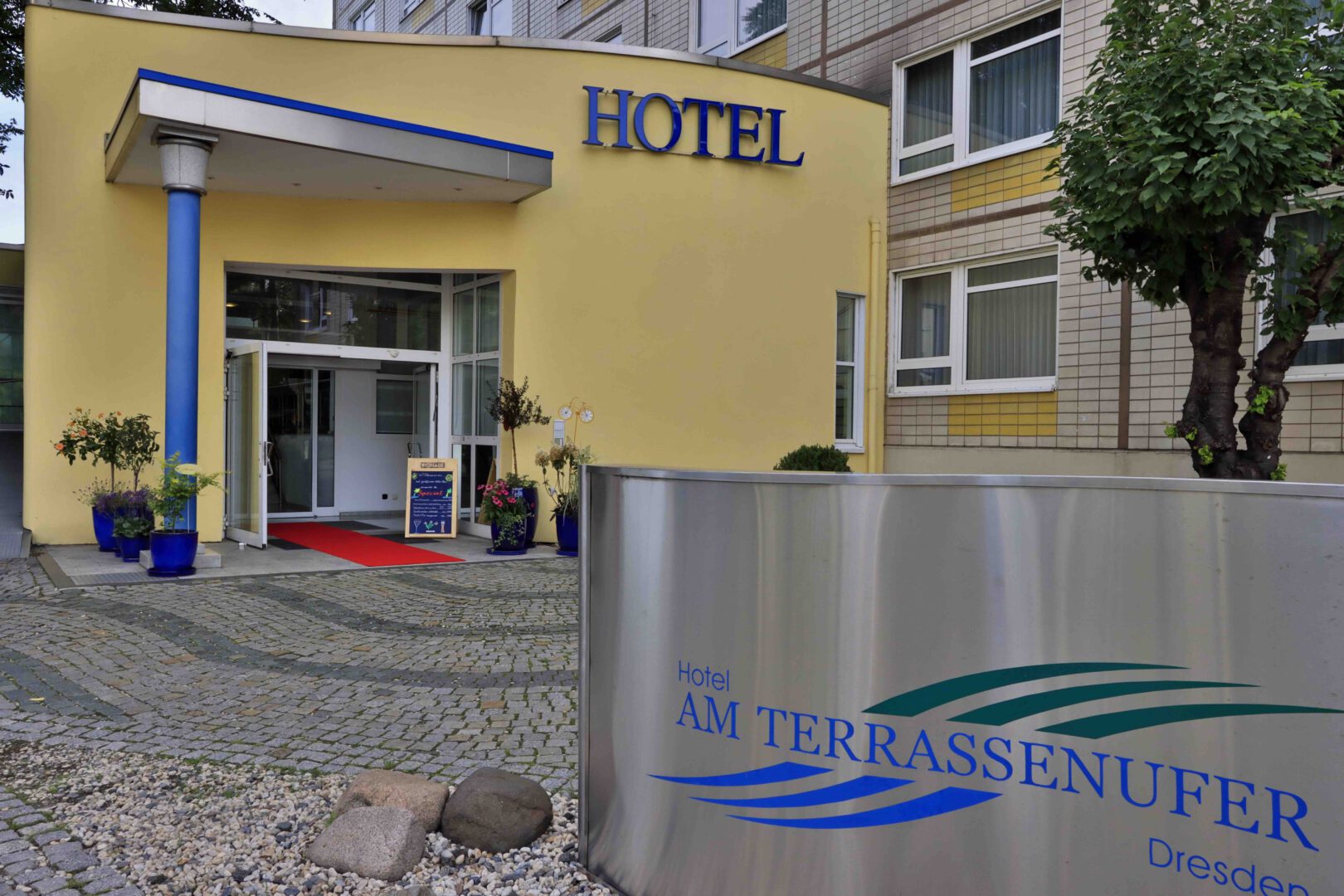 Ausstellung Dresden: HfBK-Studierende präsentieren Kunst im Hotel Am ...